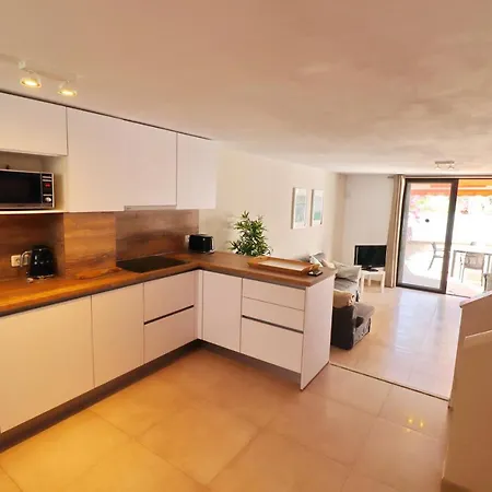 Villa 9 - 2 Bedroom - 2 Bathroom - Sleeps 7 شقة
