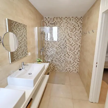 Villa 9 - 2 Bedroom - 2 Bathroom - Sleeps 7 *