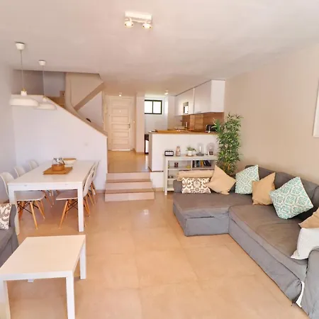 Villa 9 - 2 Bedroom - 2 Bathroom - Sleeps 7 Appartement